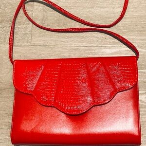 Candy apple 🍎 red Vintage Clamshell cross body or shoulder bag/clutch. 💋